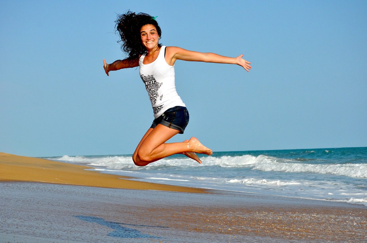 woman beach jump 332278